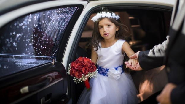 A Disneyland Paris per le nozze con una bimba di 9 anni: arrestato
