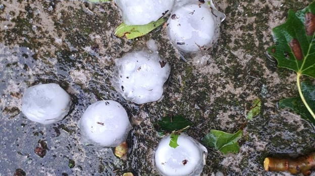 Italia, forte grandinata distrugge tutto: ecco la zona colpita
