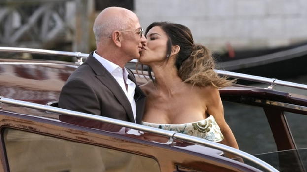 Matrimonio Bezos, ecco il regalo più bizzarro ricevuto dalla coppia!