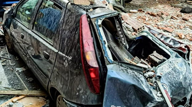 Italia, deflagra palazzina: "È un disastro". Persone sotto le macerie: si scava senza sosta