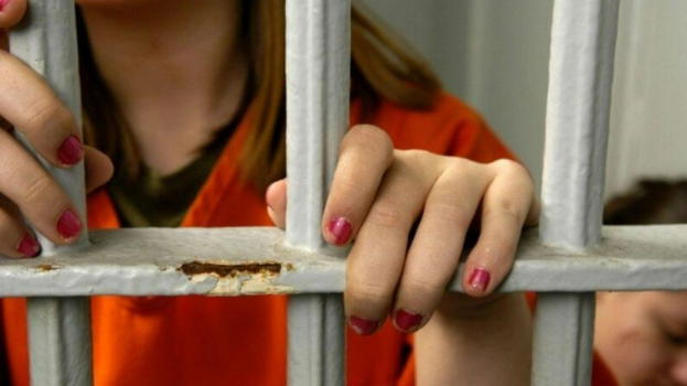 Orrore nel penitenziario, nella cella della detenuta transessu4ale entrano 4 uomini..