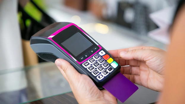 Pagamento con bancomat, cambia tutto da oggi 2 luglio 2025