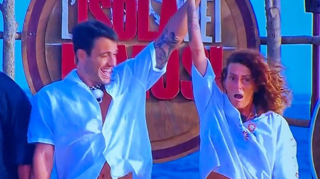 Cristina vince l’Isola dei Famosi: "Taricone riderà da lassù"