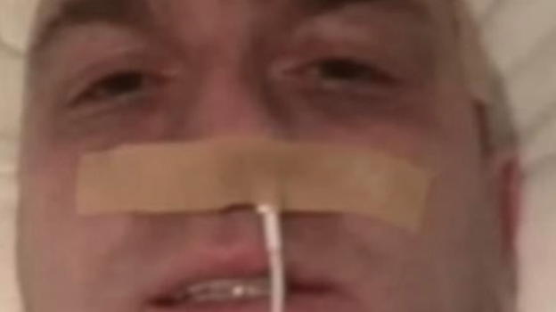 Il campione ha finto di avere il cancro con un sondino fatto con il cavetto dell’iPhone