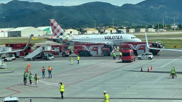 Italia, uomo deceduto risucchiato dal motore dell’aereo: cosa esce fuori