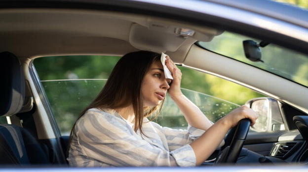 L’ auto sotto al sole diventa un forno: ecco il trucco infallibile per tenerla fresca