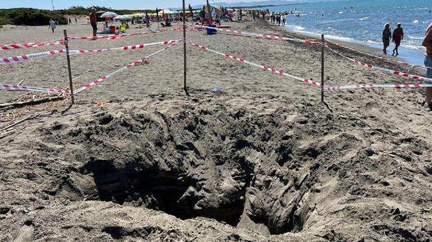 Riccardo sepolto dalla sabbia, il papà: "Ero a 2 metri da lui, ecco cosa ha fatto"