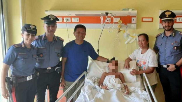 Allen era da solo? Per il pediatra ha mangiato e bevuto ma per gli inquirenti non l’ha aiutato nessuno