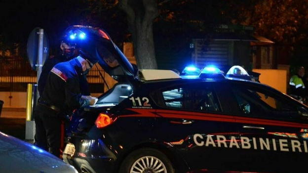 Italia, soffoca la ex moglie in strada davanti a passanti attoniti