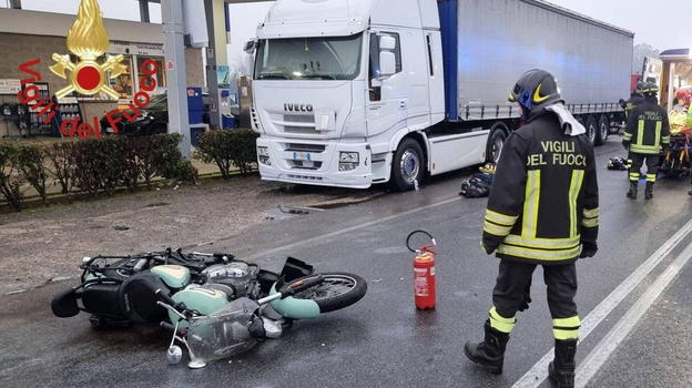 Scontro in moto contro un camion: è deceduto il giovane attore italiano di…