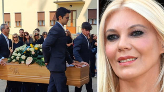Stretti in un corale e immenso abbraccio: "Devota alla famiglia, ha lasciato i sogni nel cassetto"