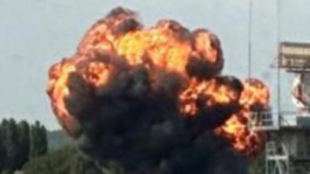 Aereo militare si schianta su un campus scolastico: è strage