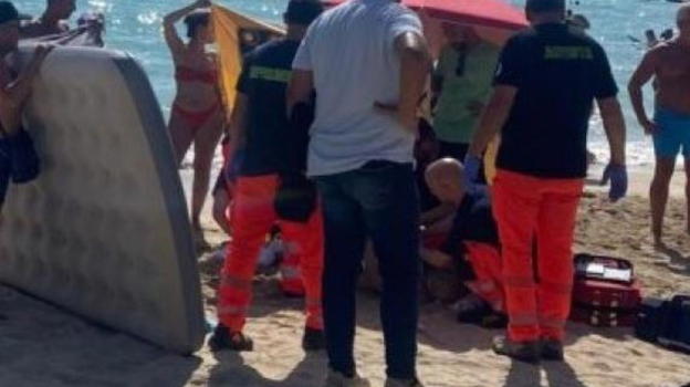 Italia, grave dramma in spiaggia: diverse persone hanno perso la vita
