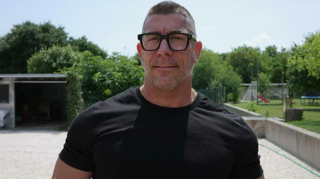 Roberto Colusso insegue i ladri nella casa della madre, finisce nel dramma per il campione di bodybuilding