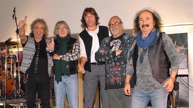 Musica italiana in lutto: è deceduto l’amato cantante