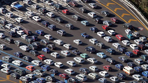 Italia, autocisterna si ribalta in autostrada: 5km di coda