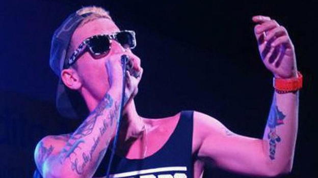 Musica italiana sconvolta, l’amato cantante è deceduto