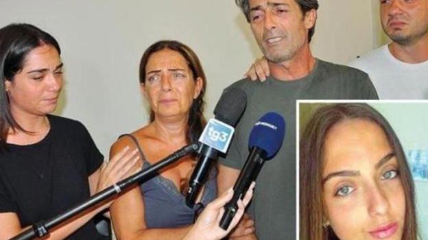 La disperazione della famiglia di Simona: "La verità è che in quella festa le hanno messo..