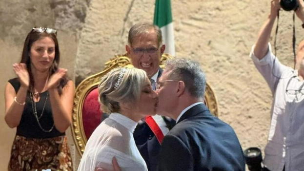 Il ministro del governo si sposa a 61 con La Russa come celebrante