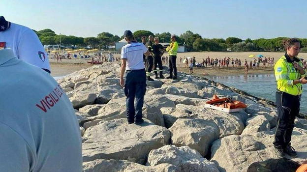 Recuperato il corpo del bimbo scomparso in mare a Jesolo
