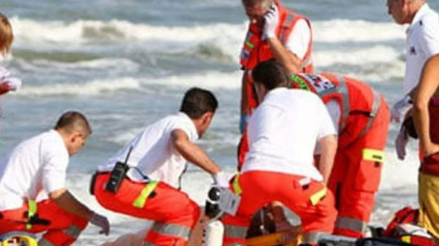 Dramma in Italia, 15enne punto da pesce ragno in faccia