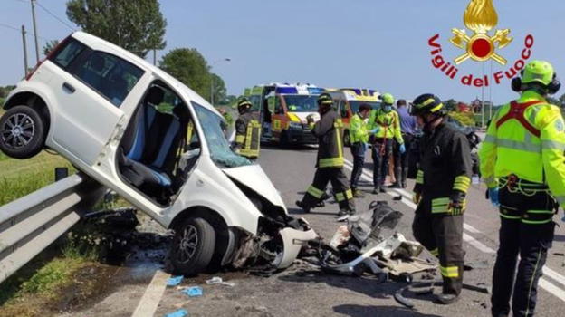 Tremendo dramma in autostrada: muoiono mamma e bimbi di 4 e 7 anni
