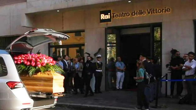 Cosa facevano i direttori Rai durante il lutto per Pippo Baudo