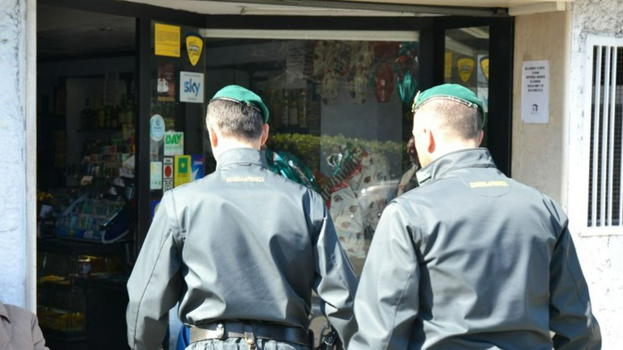 Chiede 2 caffè e riceve il conto da 20 euro, la giustificazione del titolare