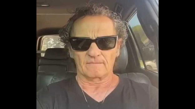 Grave lutto per il famoso attore che rompe il silenzio distrutto