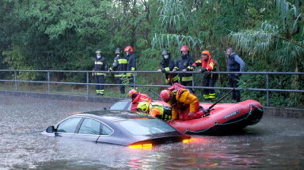 Italia, improvviso fenomeno temporalesco sommerge la città: la situazione è grave