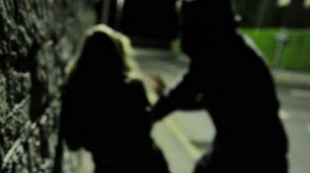 Italia, ragazza 18enne picchiata e violentata in stazione: "Mi ha trascinata in…