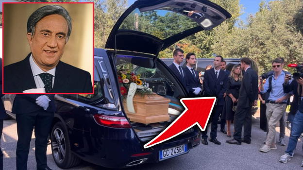 Sorpresa ai funerali di Emilio Fede: si è presentato anche lui