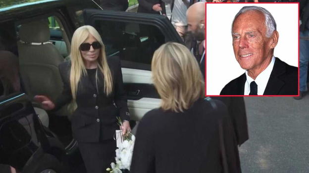 Giorgio Armani, Donatella Versace arriva alla camera ardente ma finisce male
