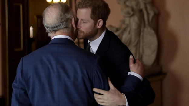 Carlo e Harry si rivedono dopo 2 anni ma l’incontro dura poco: "Tu non…