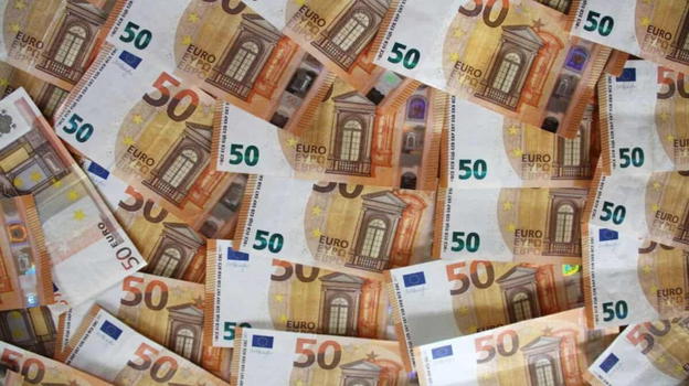 UFFICIALE: introdotta la quindicesima mensilità, “2600€ nello stipendio di ottobre”: ecco a chi