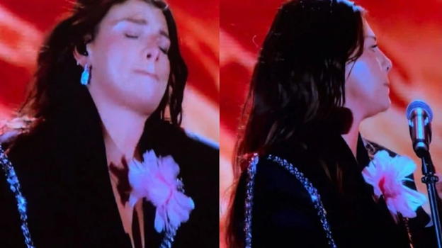 Emma Marrone sconvolta al concerto, durante la canzone arrivano lacrime e voce rotta