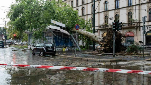 Italia, nubifragio improvviso sommerge la città: la situazione