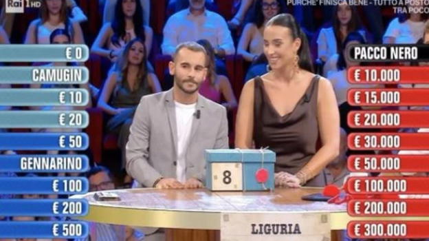 Affari Tuoi, Beatrice non si accorge del microfono aperto: figuraccia sui titoli di coda