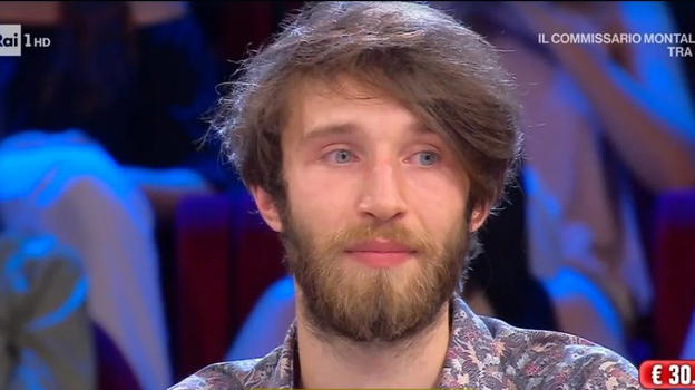 "Buffone" Davide va via tra gli insulti: cos’è successo a fine puntata