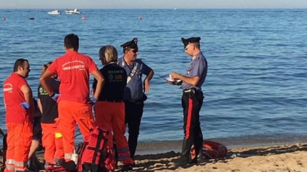Donna incinta va al bagno del lido: arriva alle mani con il titolare