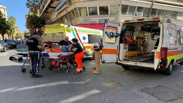 Mamma compra alla figlia di 5 anni una borsa da 1000 euro e litiga con il suocero
