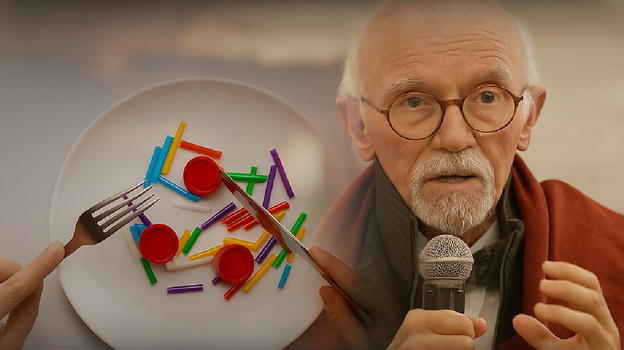 Il dottor Berrino: "Ingeriamo 5 grammi di microplatiche ogni settimana, ecco cosa comporta"