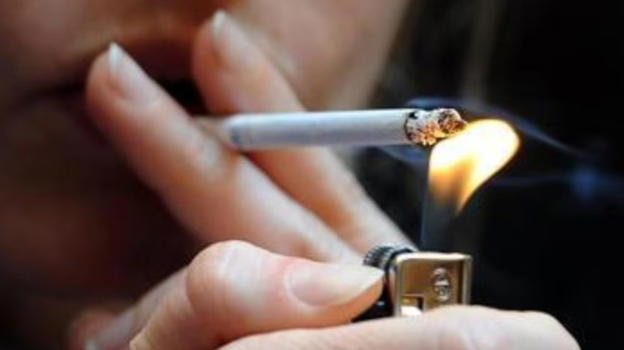 Stangata sulle sigarette, la pessima notizia per chi fuma: "Dal 1° non..