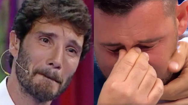 Affari Tuoi, Efisio e De Martino piangono: finale mai visto
