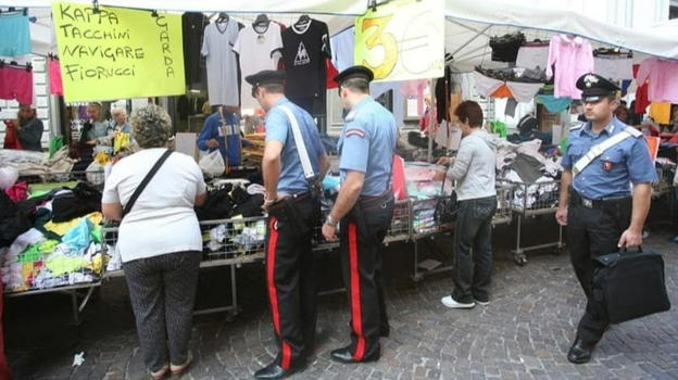 Va al mercato e chiede uno slip ma viene presa a schiaffi dall’ambulante: ecco perché