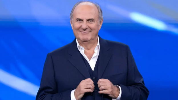 "Scusate devo correre in ospedale". Gerry Scotti di nuovo nonno: svelato il nome del bebè