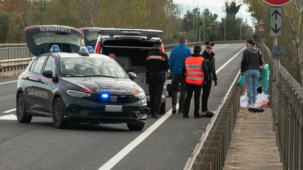 Italia, investito e deceduto un ciclista. L’autista si è fermato, si è sbarazzato della bici e ha ripreso la fuga