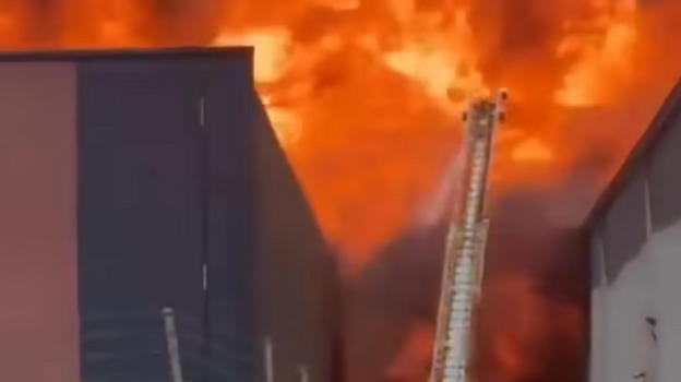 Assurdo in Italia: un boato e poi le fiamme che avvolgono tutto