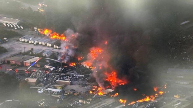 Aereo si schianta subito dopo il decollo: sono tutti deceduti