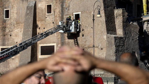 Torre dei Conti, il racconto del vigile del fuoco che ha salvato l’operaio rimasto sepolto undici ore